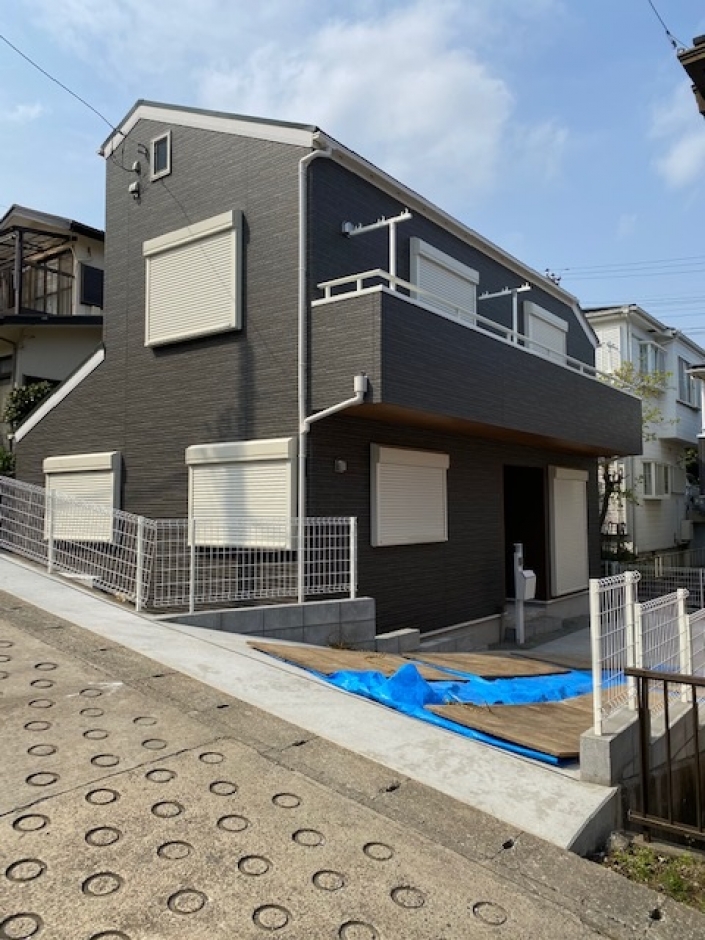 <tr><th>工事名</th><td>横浜市旭区中尾１丁目新築戸建</td></tr>