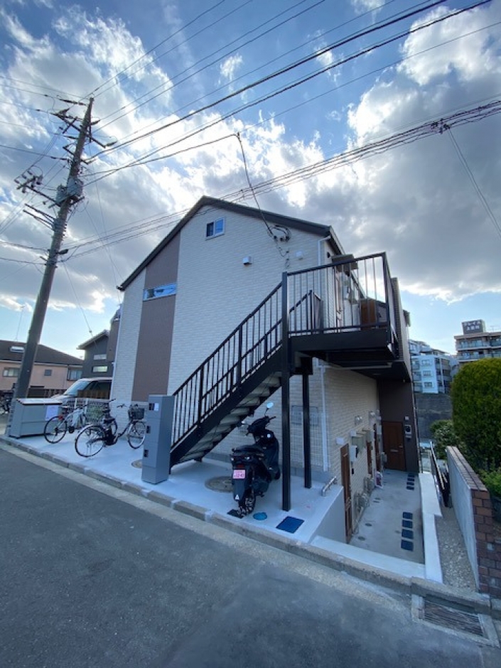 <tr><th>工事名</th><td>横浜市神奈川区羽沢南1丁目新築アパート≪8室≫</td></tr>