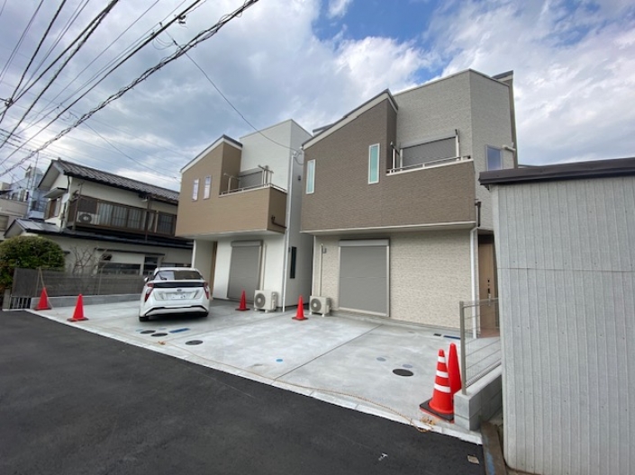 <tr><th>工事名</th><td>横浜市旭区下川井町新築工事2棟現場</td></tr>