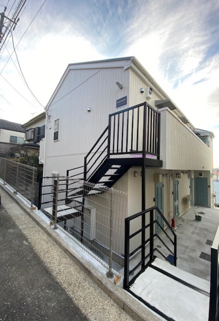 <tr><th>工事名</th><td>横浜市港南区上大岡東2丁目新築アパート≪8室≫</td></tr>