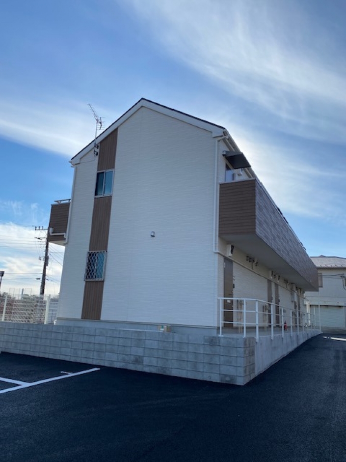 <tr><th>工事名</th><td>横浜市保土ヶ谷区仏向町新築アパート≪10室≫</td></tr>