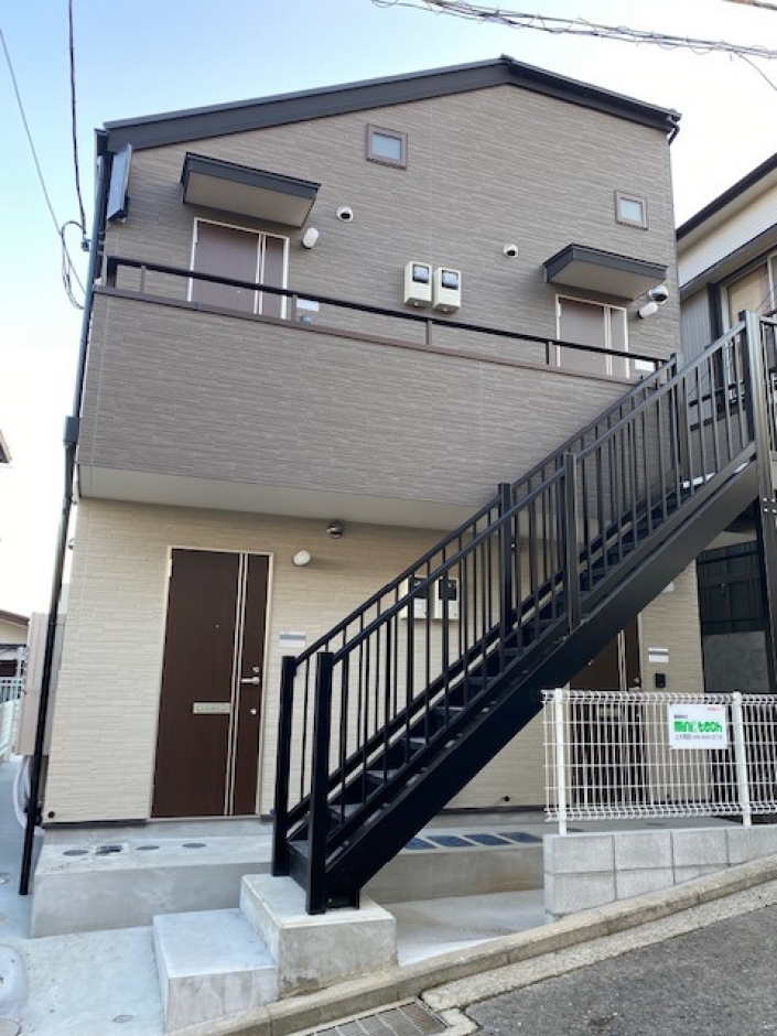 <tr><th>工事名</th><td>横浜市南区六ツ川1丁目新築アパート≪4室≫</td></tr>