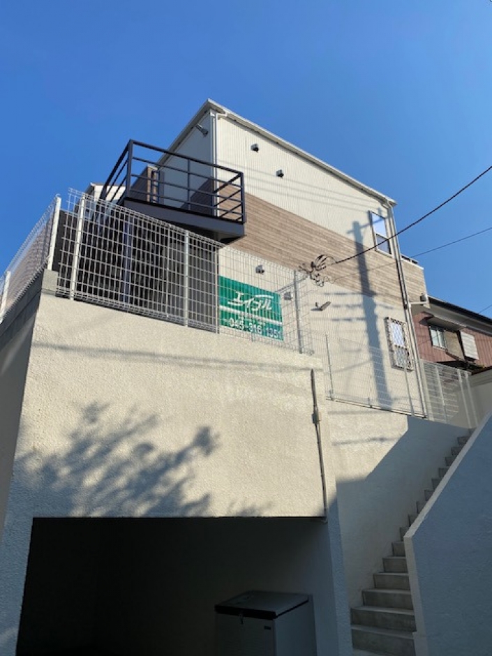 <tr><th>工事名</th><td>横浜市南区六ツ川2丁目新築アパート≪8室≫</td></tr>