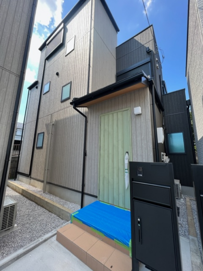 横浜市戸塚区上矢部町建築後未入居戸建 B棟 2LDK+2サービスルーム+ルーフバルコニー3380万円