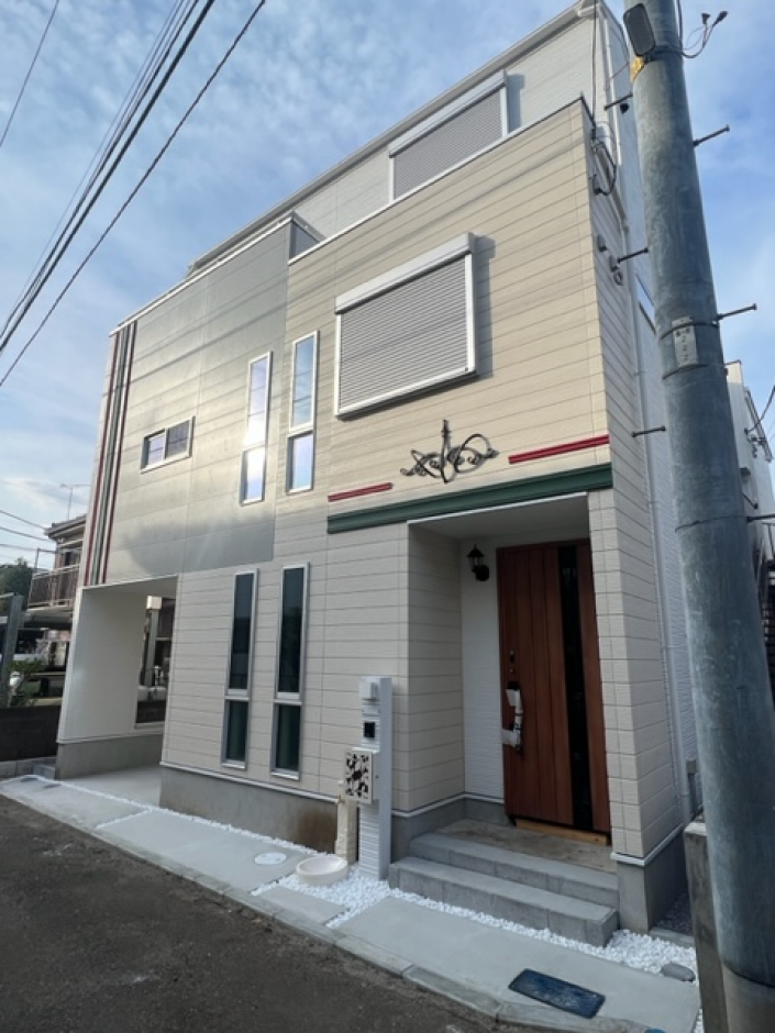 <tr><th>工事名</th><td>横浜市旭区鶴ケ峰2丁目新築戸建 3LDK 4380万円　鶴ヶ峰駅徒歩10分</td></tr>